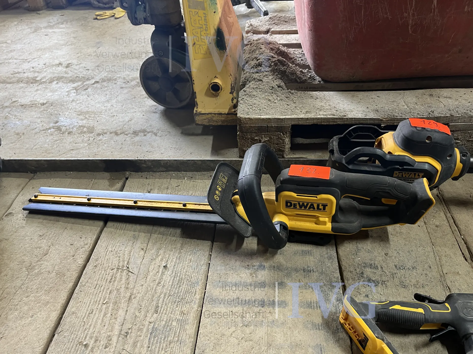 Akku-Heckenschere DEWALT DCMHT564